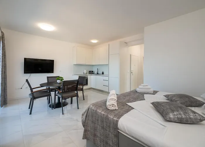 Filipo * 特罗吉尔